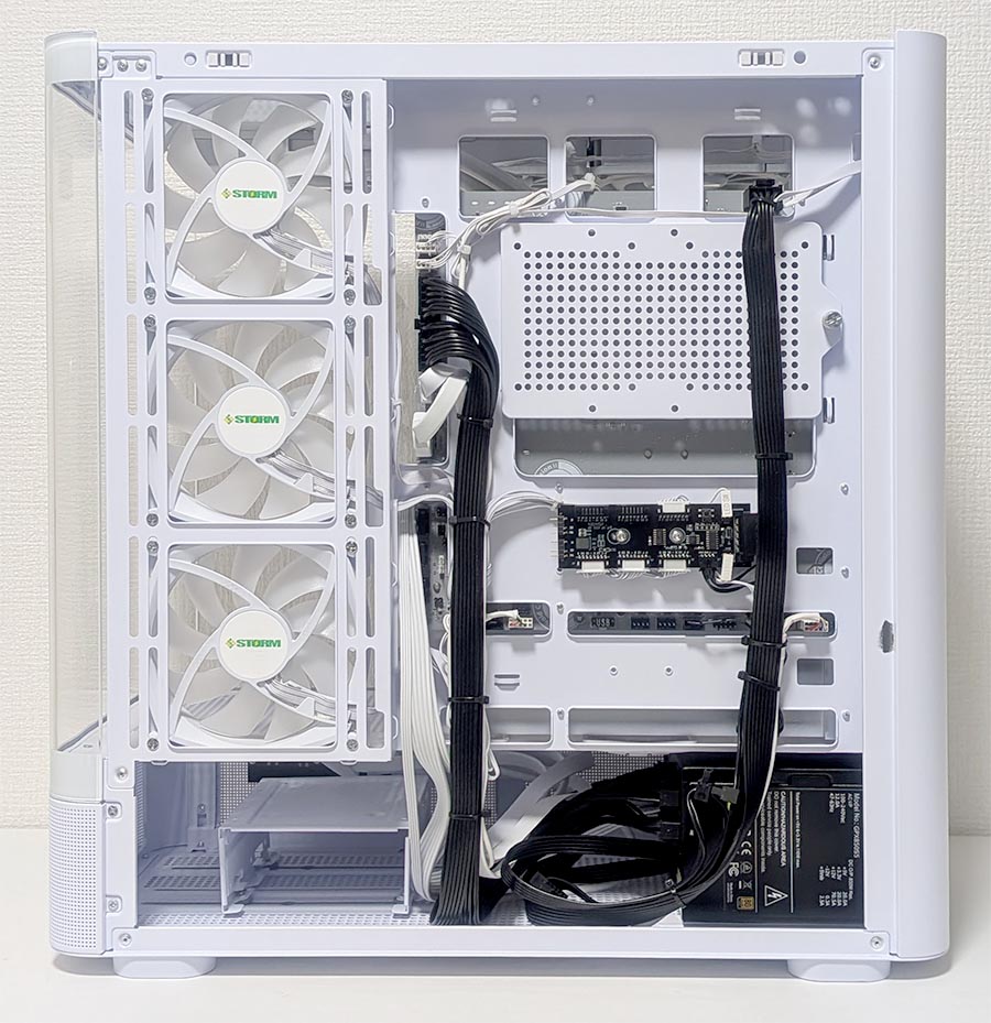 STORMのゲーミングPC 裏配線