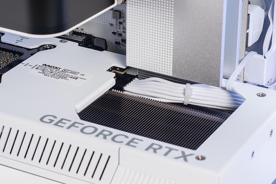 背面コネクタ グラフィックボード