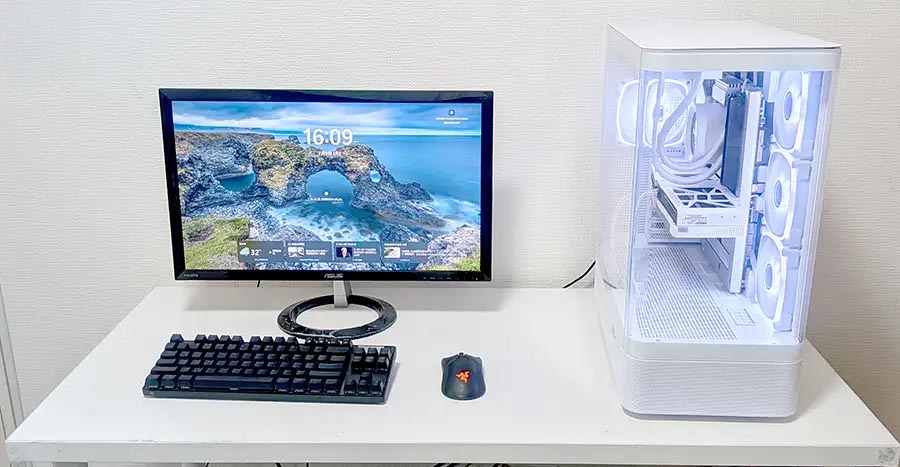 デスクトップPCを机に置く